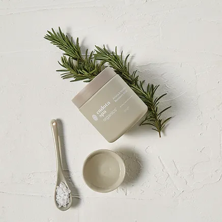 rsb2031_endota_rest_restore_arnica_menthol_recovery_scrub_250g_lifestyle_436px