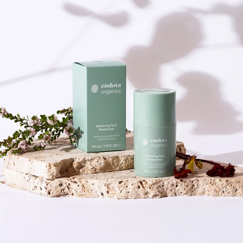 balancing_face_moist_ls