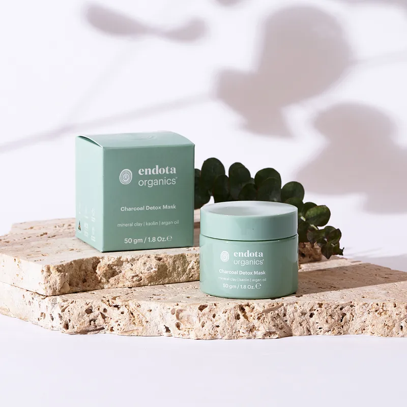 charcoal_detox_mask_lifestyle