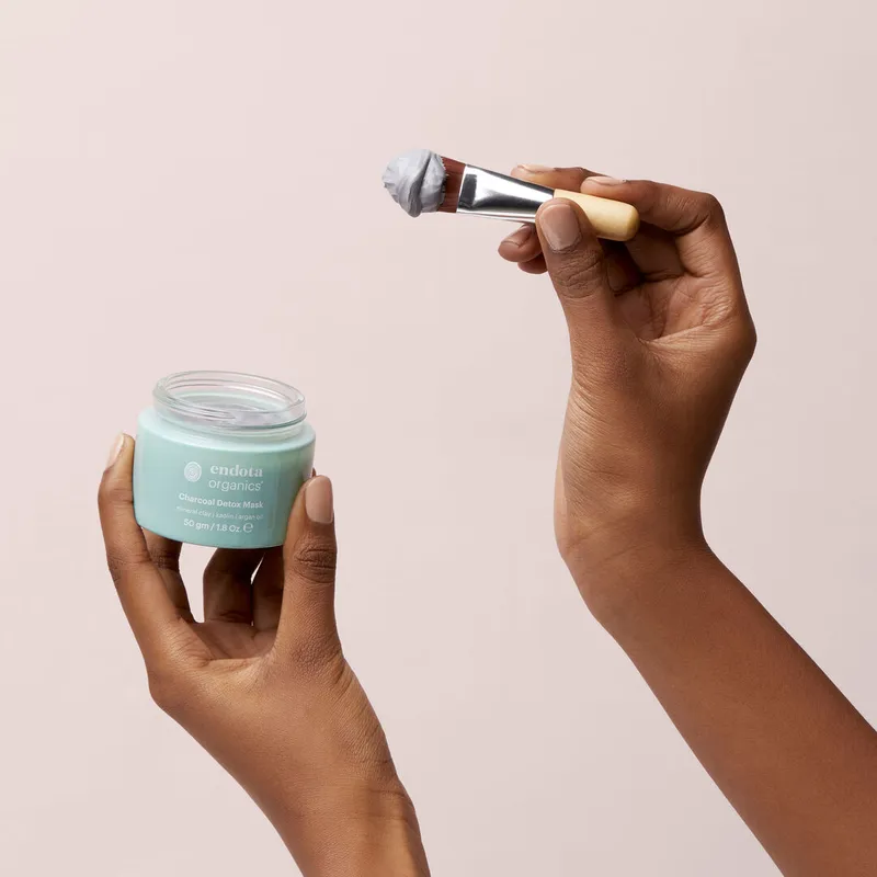 content-shoot-fy21-22-210621-hands-hero-organics-charcoal-detox-mask-139-expires-31-july-2022_-_thumbnail_1