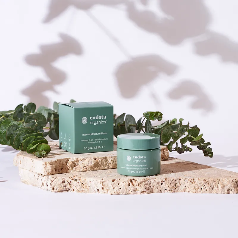 intense_moisture_mask_lifestyle-1